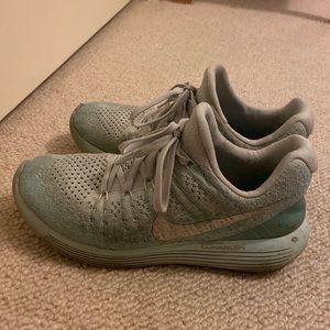 light blue nike running shoes